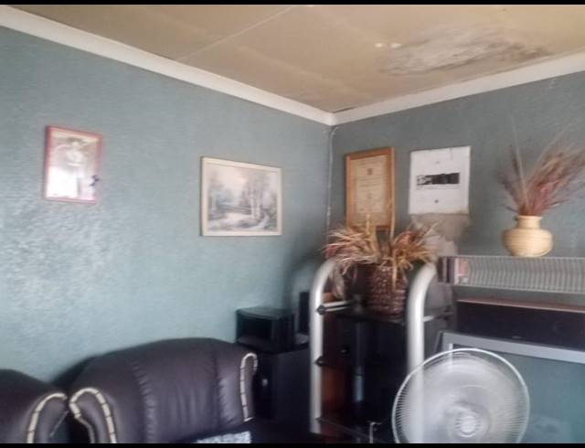 4 BEDROOM HOUSE FOR SALE IN TWALA